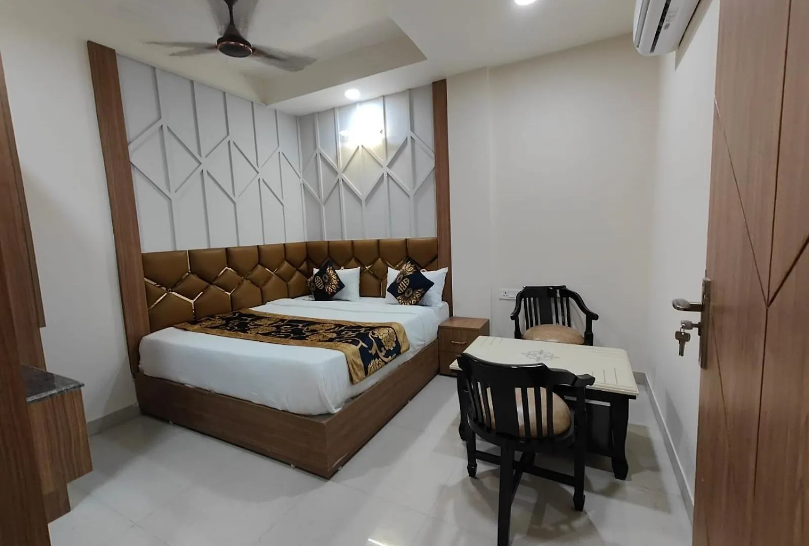 *****  Hotel Nova Suites-Delhi Airocity New Delhi India